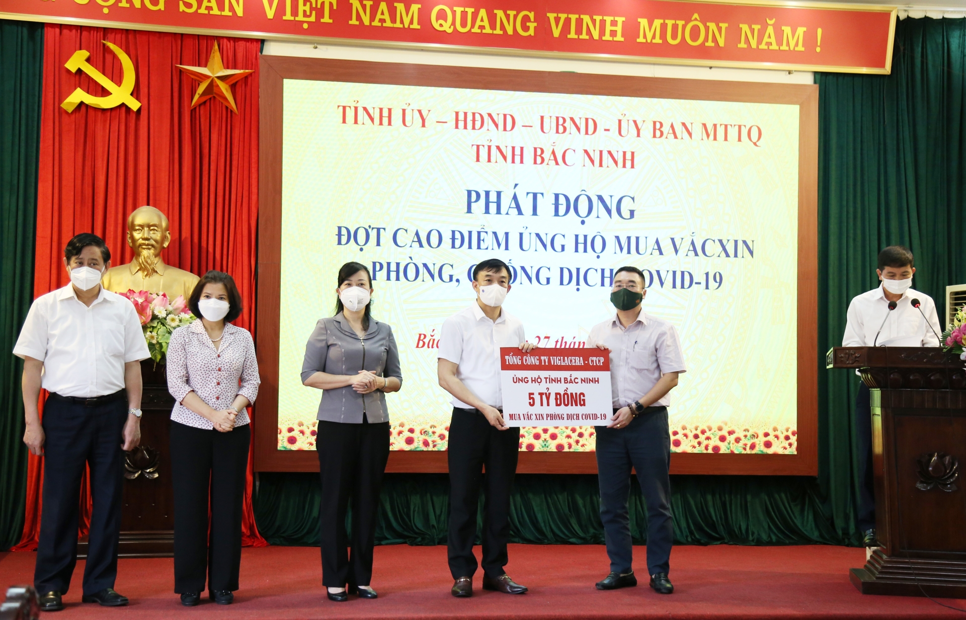 Tổng công ty Viglacera chung tay hỗ trợ Bắc Ninh chống dịch